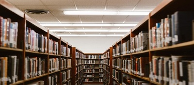 مهارات التخطيط والمتابعة وتحسين نتائج الأداء في المكتبات